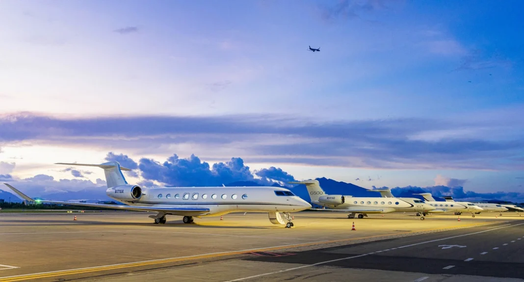 Gulfstream's private jet carried 50 billionaire customers from all over the world and the brand's partners to Da Nang - Photo: THO QUANG