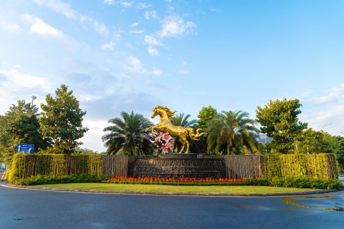 Da Nang Airport Unveils Golden Horse for Lunar New Year 2026-3